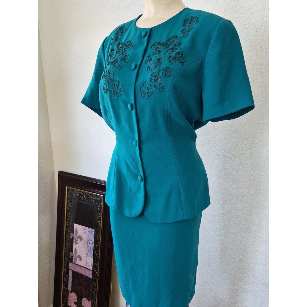 A Studio by Pat Argenti, Embroidery button up Top & Matching skirt Sz 10